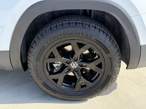 New 2025 Volkswagen Atlas Peak Edition SE image 14