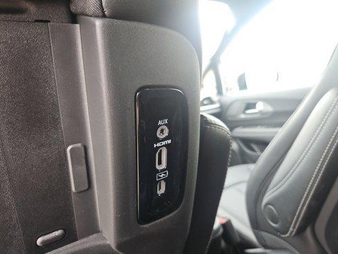 New 2025 Chrysler Pacifica Select w/ Uconnect Theater Family Group image 27