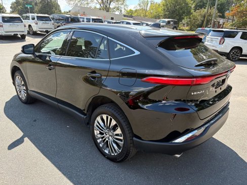 Used 2023 Toyota Venza XLE image 3