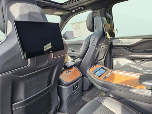 New 2025 Lincoln Navigator Black Label image 24