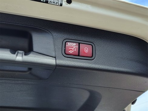 Used 2023 Mercedes-Benz GLS 450 4MATIC image 38