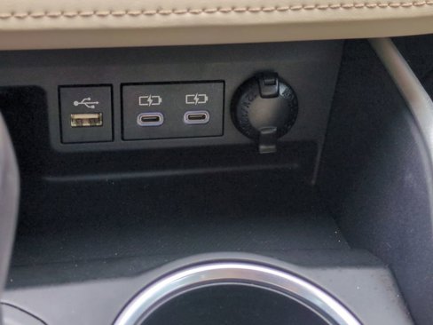 Used 2023 Toyota Highlander XLE image 23