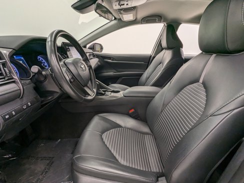 Used 2024 Toyota Camry SE image 4