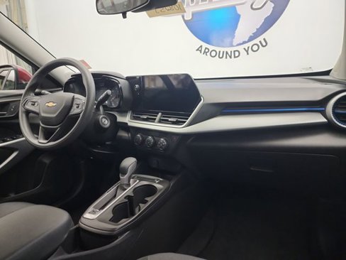 Used 2025 Chevrolet Trax LS w/ LS Convenience Package image 24