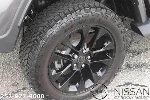 Used 2025 Jeep Gladiator Sport image 8