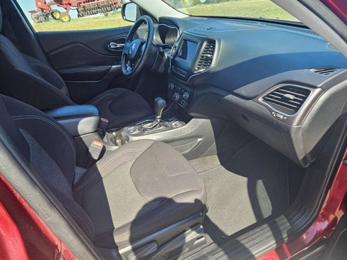 Used 2019 Jeep Cherokee Latitude w/ Popular Appearance Group image 6