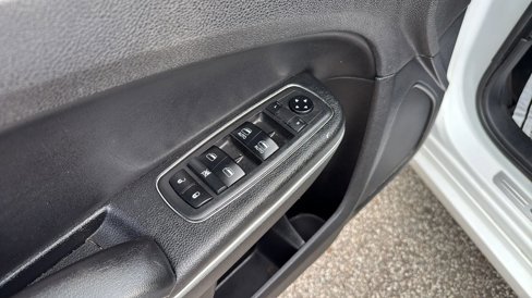 Used 2018 Chrysler 300 Limited w/ Safetytec Plus Group image 15