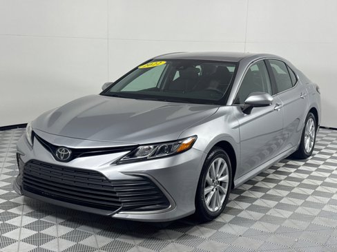 Used 2022 Toyota Camry LE image 10