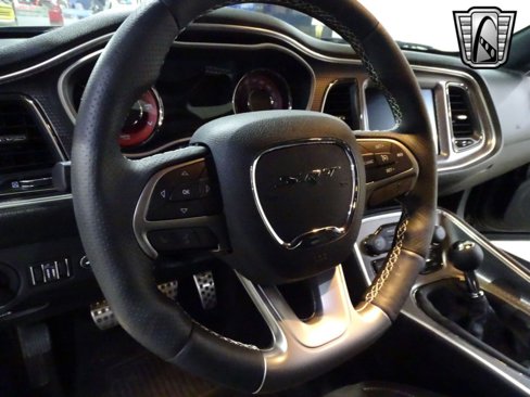 Used 2015 Dodge Challenger SRT Hellcat image 22