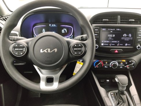 Used 2023 Kia Soul LX w/ LX Technology Package image 22