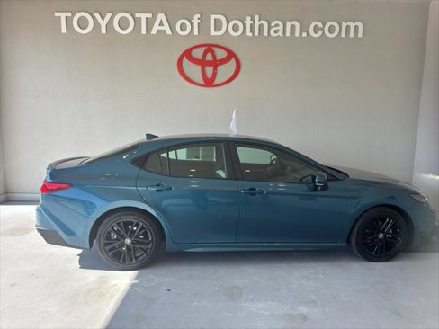 Certified 2025 Toyota Camry SE image 1