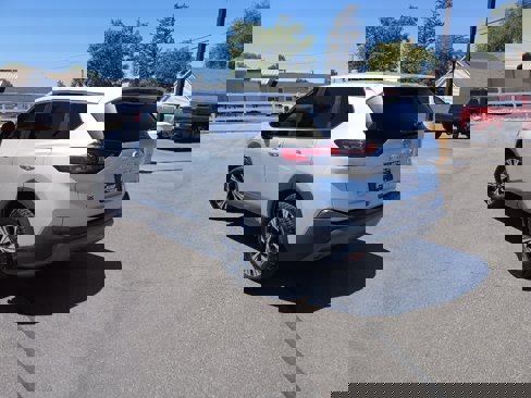 Used 2022 Nissan Rogue SV image 3
