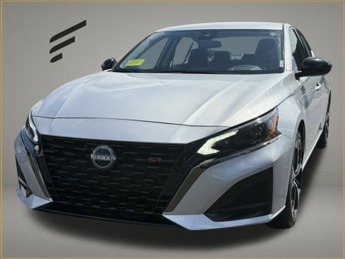 Used 2024 Nissan Altima 2.5 SR image 1