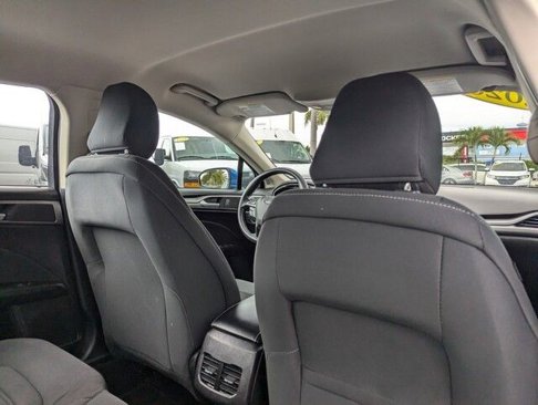 Used 2020 Ford Fusion SE image 28