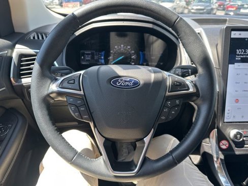 Used 2024 Ford Edge Titanium image 39