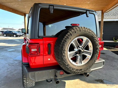 Used 2018 Jeep Wrangler Unlimited Sahara w/ Dual Top Group image 13