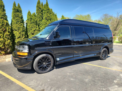 Used 2019 Chevrolet Express 2500 Extended w/ Enhanced Convenience Package image 16