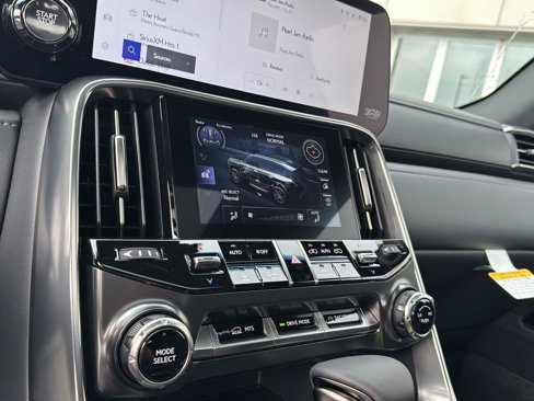 New 2025 Lexus LX 600 4WD w/ Luxury Package image 23