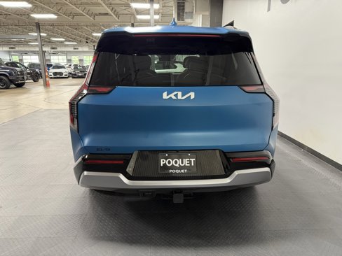 Used 2024 Kia EV9 Land image 5