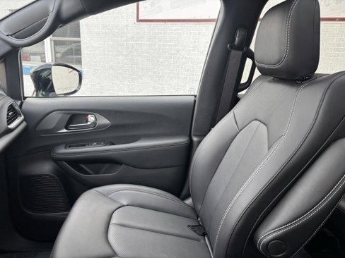 New 2026 Chrysler Pacifica Select image 23