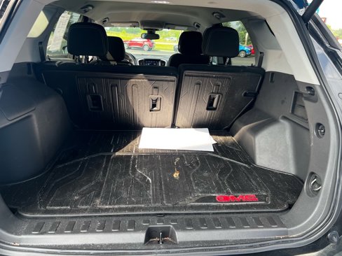 Used 2024 GMC Terrain SLE w/ Driver Convenience Package image 12