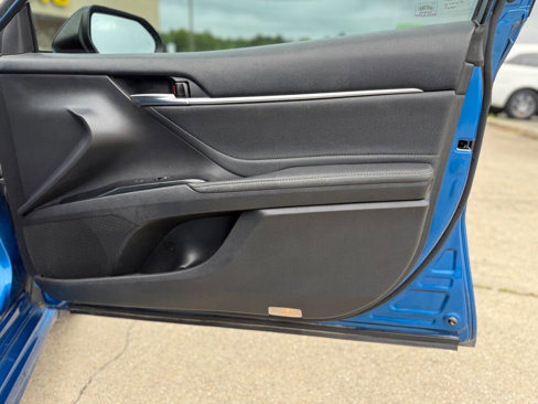 Used 2018 Toyota Camry XSE image 23