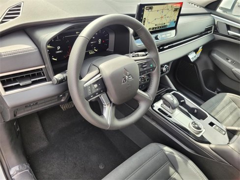 New 2025 Mitsubishi Outlander SE image 18