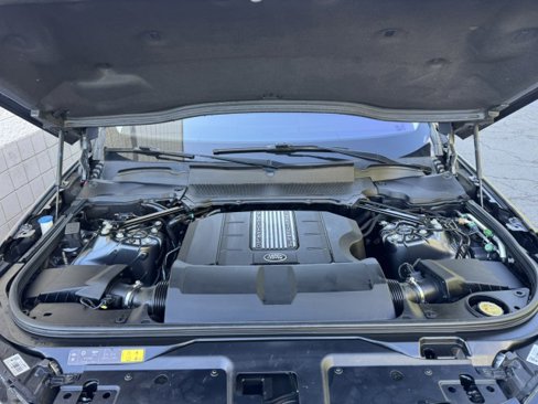 Used 2018 Land Rover Discovery HSE image 2