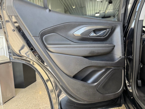 Used 2024 GMC Terrain SLT image 11
