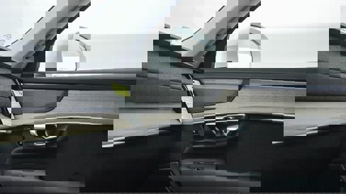 Certified 2025 Volvo XC90 T8 Plus w/ Protection Package Premier image 35
