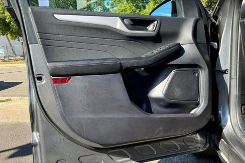 Used 2022 Ford Escape SE w/ SE Sport Appearance Package image 21