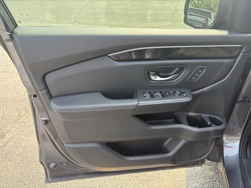 Used 2023 Honda Pilot Elite image 3
