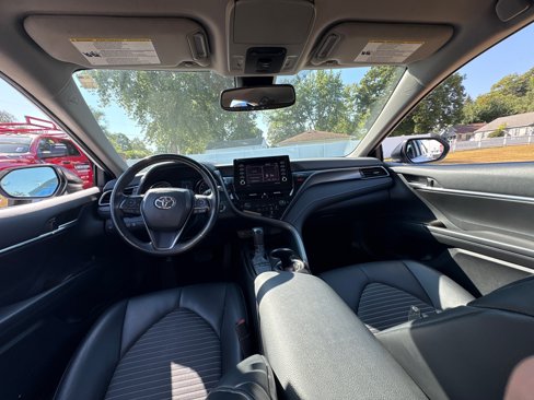 Used 2024 Toyota Camry SE image 12