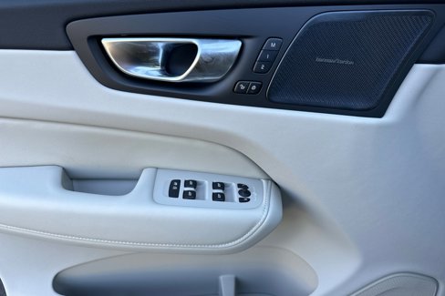 New 2026 Volvo XC60 B5 Ultra w/ Protection Package Premier image 9