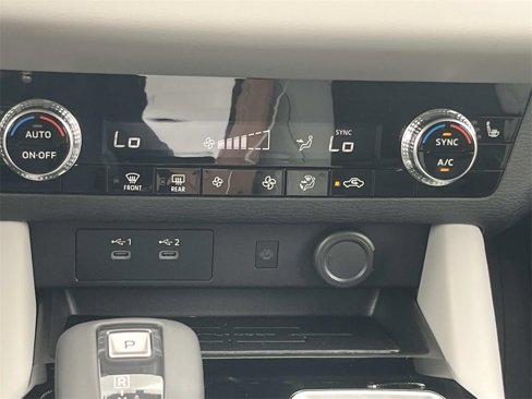 New 2025 Mitsubishi Outlander SE image 21
