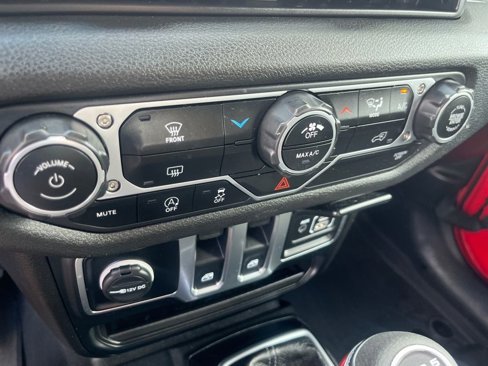 Used 2025 Jeep Wrangler Sport image 33