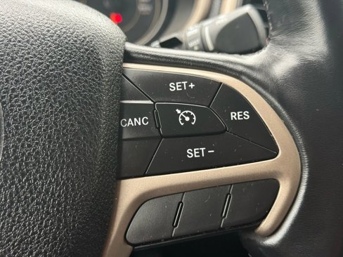 Used 2016 Jeep Cherokee 75th Anniversary image 29
