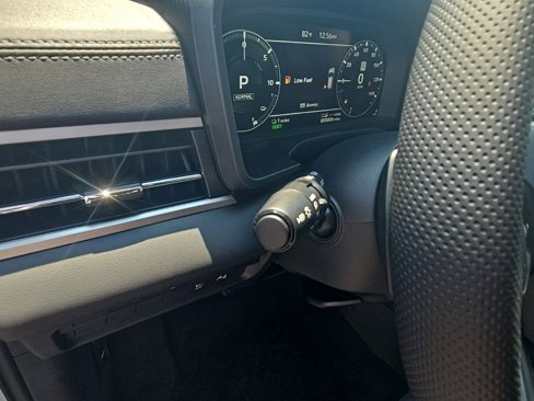 New 2025 Mitsubishi Outlander SE image 22