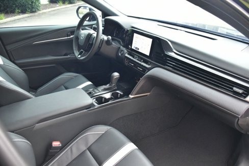 Used 2025 Toyota Camry SE image 15