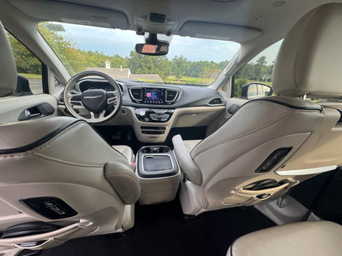Used 2018 Chrysler Pacifica Limited w/ Advanced Safetytec Group image 17