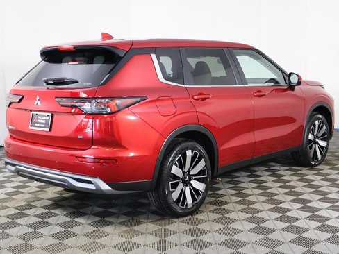 New 2025 Mitsubishi Outlander SE image 13