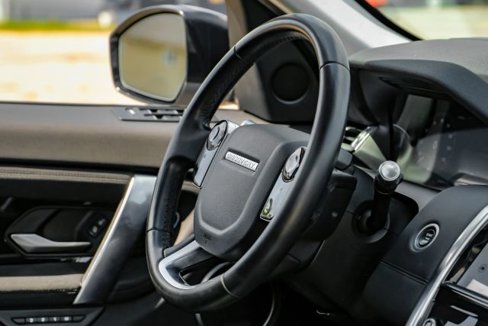 Used 2020 Land Rover Discovery Sport SE image 19