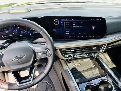 Used 2025 Chevrolet Suburban RST image 28