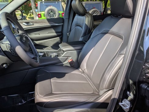 New 2025 Jeep Grand Cherokee Limited image 17