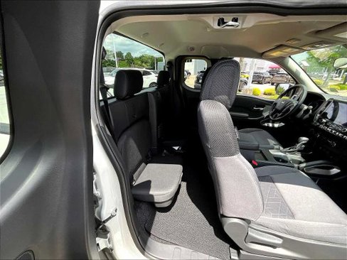 Certified 2025 Nissan Frontier SV image 16