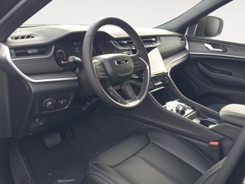 New 2025 Jeep Grand Cherokee Limited w/ Black Appearance Package image 15