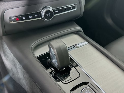 Used 2024 Volvo XC90 B5 Core image 25
