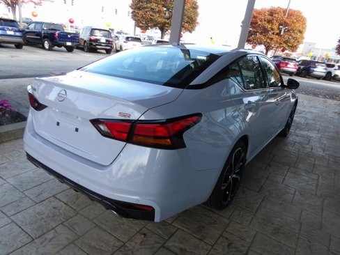 New 2025 Nissan Altima 2.5 SR image 7