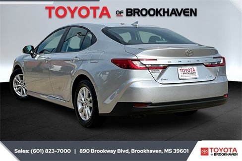 Used 2025 Toyota Camry LE image 2
