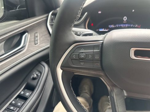 Used 2024 Jeep Grand Cherokee Limited image 43